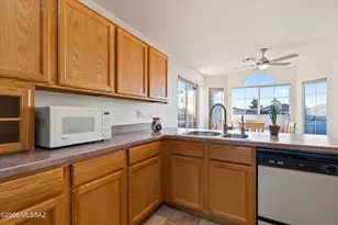 2572 W Bluffs Peak Ct, Tucson, AZ 85742 - Photo 13