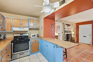 386 S La Canada Dr, Green Valley, AZ 85614 - Photo 7