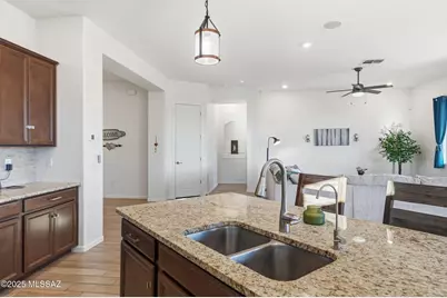 10720 N Iron Peak Drive, Tucson, AZ 85742 - Photo 17