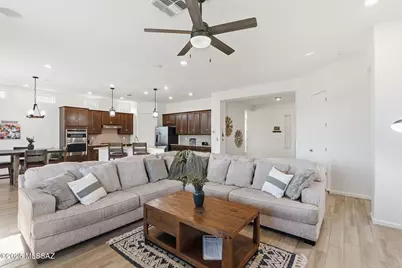 10720 N Iron Peak Drive, Tucson, AZ 85742 - Photo 9