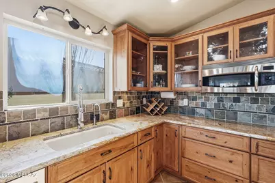 957 E Josephine Saddle Place, Green Valley, AZ 85614 - Photo 9