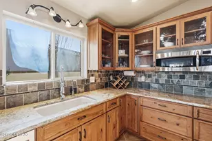 957 E Josephine Saddle Pl, Green Valley, AZ 85614 - Photo 9