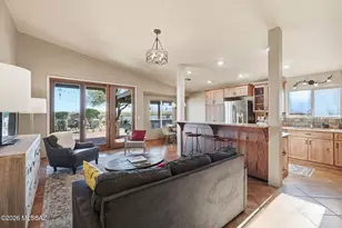 957 E Josephine Saddle Pl, Green Valley, AZ 85614 - Photo 5