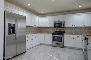 7585 W Summer Sky Dr, Tucson, AZ 85743 - Photo 3