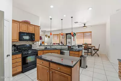 7063 W Autumn Dew Court, Tucson, AZ 85743 - Photo 7