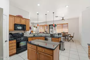 7063 W Autumn Dew Ct, Tucson, AZ 85743 - Photo 7