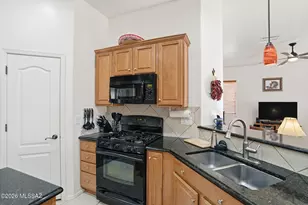 7063 W Autumn Dew Ct, Tucson, AZ 85743 - Photo 9