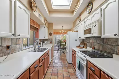 1070 W Calle Excelso, Green Valley, AZ 85614 - Photo 9