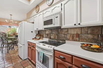 1070 W Calle Excelso, Green Valley, AZ 85614 - Photo 11