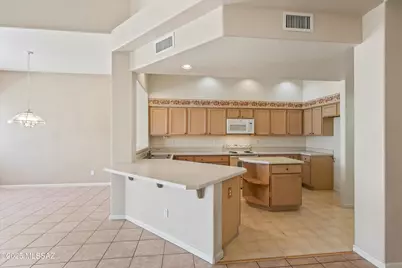 1538 W Carmel Pointe Drive, Oro Valley, AZ 85737 - Photo 11