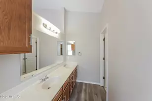 7828 N Roundstone Dr, Tucson, AZ 85741 - Photo 9