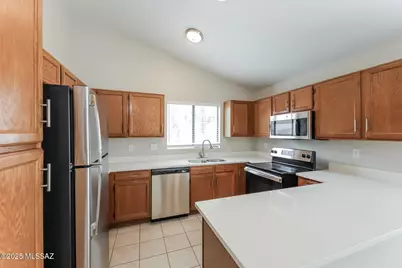 7828 N Roundstone Drive, Tucson, AZ 85741 - Photo 5