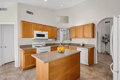 1963 E Desert Lark Pass, Green Valley, AZ 85614 - Photo 9