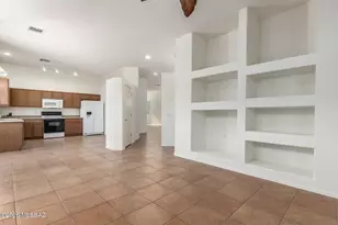 335 E Calle Nacrita, Green Valley, AZ 85614 - Photo 5