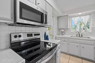 149 E el Limon, Green Valley, AZ 85614 - Photo 9