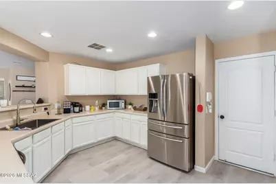6383 S Sunrise Valley Drive, Tucson, AZ 85706 - Photo 13