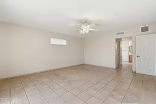 933 W Placita Llovizna, Green Valley, AZ 85614 - Photo 11