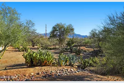 933 W Placita Llovizna, Green Valley, AZ 85614 - Photo 5