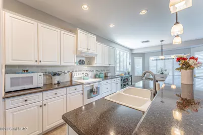 2445 E Sky Creek Drive, Green Valley, AZ 85614 - Photo 19