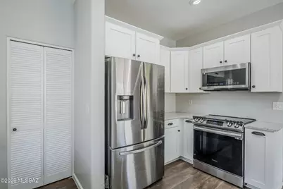 8847 N Moonfire Drive, Tucson, AZ 85743 - Photo 11