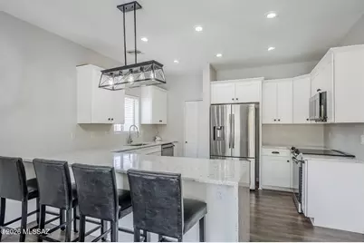 8847 N Moonfire Drive, Tucson, AZ 85743 - Photo 3
