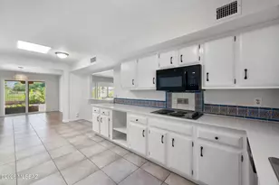 450 E Los Rincones, Green Valley, AZ 85614 - Photo 15