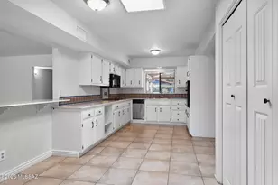 450 E Los Rincones, Green Valley, AZ 85614 - Photo 13