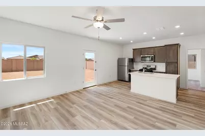 21974 E Pebbles Avenue, Red Rock, AZ 85145 - Photo 5