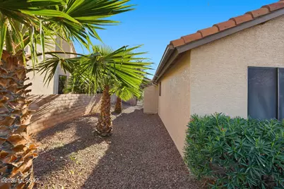 2125 E Cypress Canyon Drive, Green Valley, AZ 85614 - Photo 3
