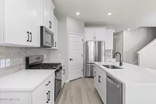 7746 S Wild Pr Dr, Tucson, AZ 85757 - Photo 5