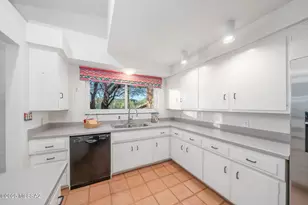 2215 E Camino el Ganado, Tucson, AZ 85718 - Photo 15