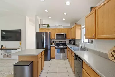 7998 N Siskiyou Drive, Tucson, AZ 85743 - Photo 11