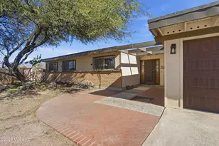 8645 E Bellevue Pl, Tucson, AZ 85715 - Photo 3