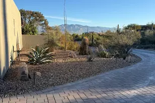 1061 N Deer Glen Pl, Tucson, AZ 85745 - Photo 3