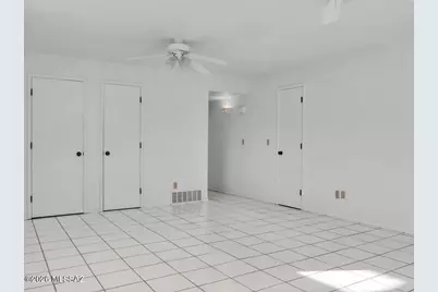 101 E La Grosella, Green Valley, AZ 85614 - Photo 5