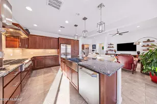 2396 E Sky Creek Dr, Green Valley, AZ 85614 - Photo 15