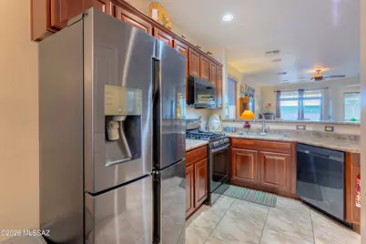 542 W Astruc Drive, Green Valley, AZ 85614 - Photo 9