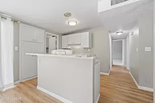 7902 E Winnepeg Dr, Tucson, AZ 85730 - Photo 19