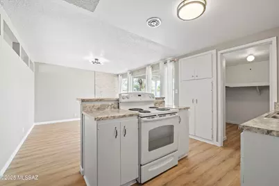 7902 E Winnepeg Drive, Tucson, AZ 85730 - Photo 17