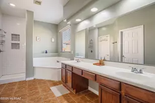 8428 N Red Rock Ridge Ct, Tucson, AZ 85742 - Photo 19