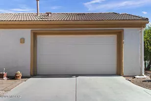 2020 W Cactus Run Dr, Green Valley, AZ 85622 - Photo 3