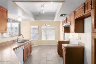 1859 Bel Aire Ct, Tucson, AZ 85705 - Photo 7