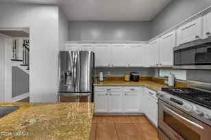 8286 N Amber Burst Dr, Tucson, AZ 85743 - Photo 11