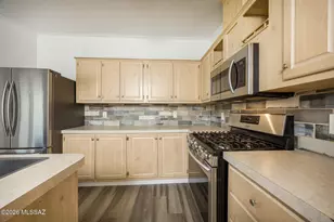 8033 S Farmcreek Dr, Tucson, AZ 85756 - Photo 5