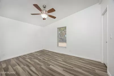 8033 S Farmcreek Drive, Tucson, AZ 85756 - Photo 11