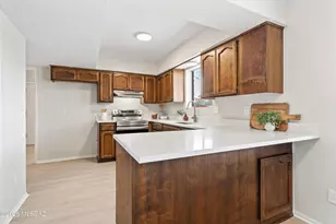 9422 E Barrudean Hills St, Tucson, AZ 85710 - Photo 13