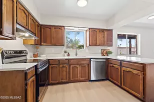 9422 E Barrudean Hills St, Tucson, AZ 85710 - Photo 15