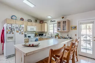 2240 S Quail Hollow Dr, Tucson, AZ 85710 - Photo 17