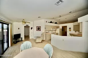 166 N Wellspring Dr, Green Valley, AZ 85614 - Photo 11