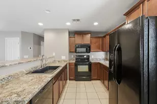 8763 N Black Pine Dr, Tucson, AZ 85743 - Photo 9